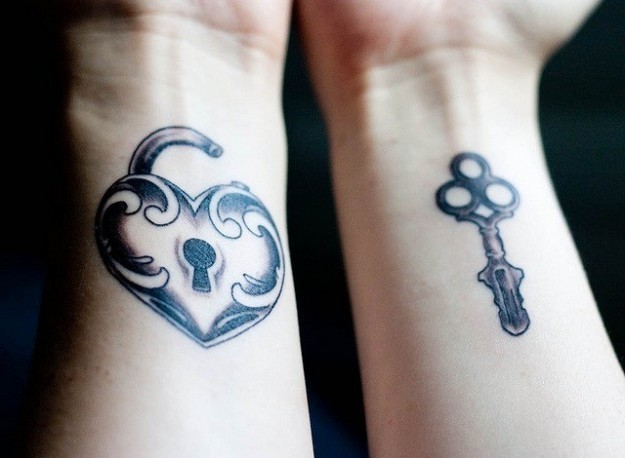 tatuajes-para-hermanas-candado-y-llave